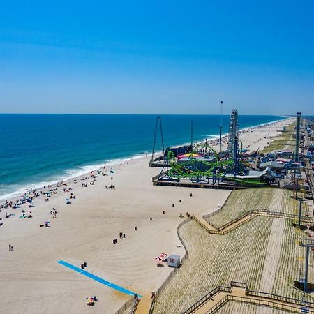 Boardwalk Hotel Charlee & Apartments Beach Hotel Oceanfront Сисайд Хайтс Экстерьер фото