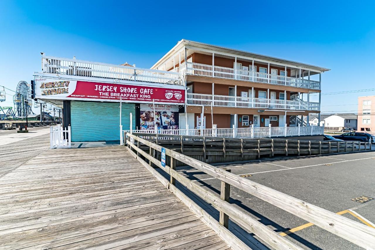Boardwalk Hotel Charlee & Apartments Beach Hotel Oceanfront Сисайд Хайтс Экстерьер фото