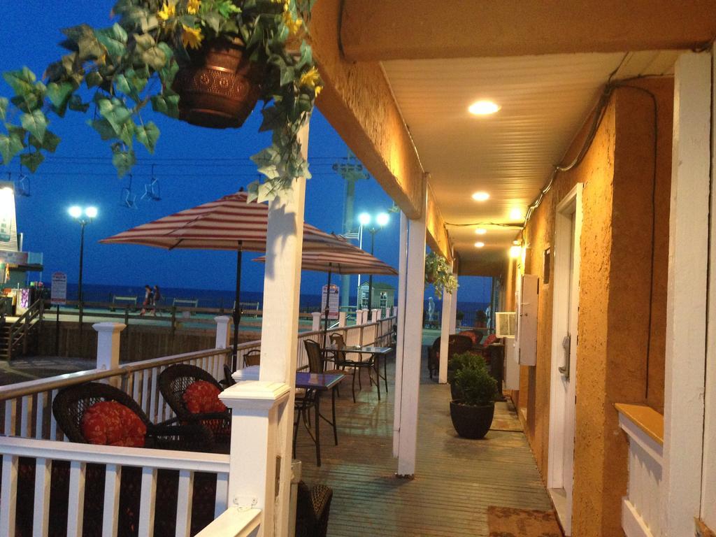 Boardwalk Hotel Charlee & Apartments Beach Hotel Oceanfront Сисайд Хайтс Экстерьер фото