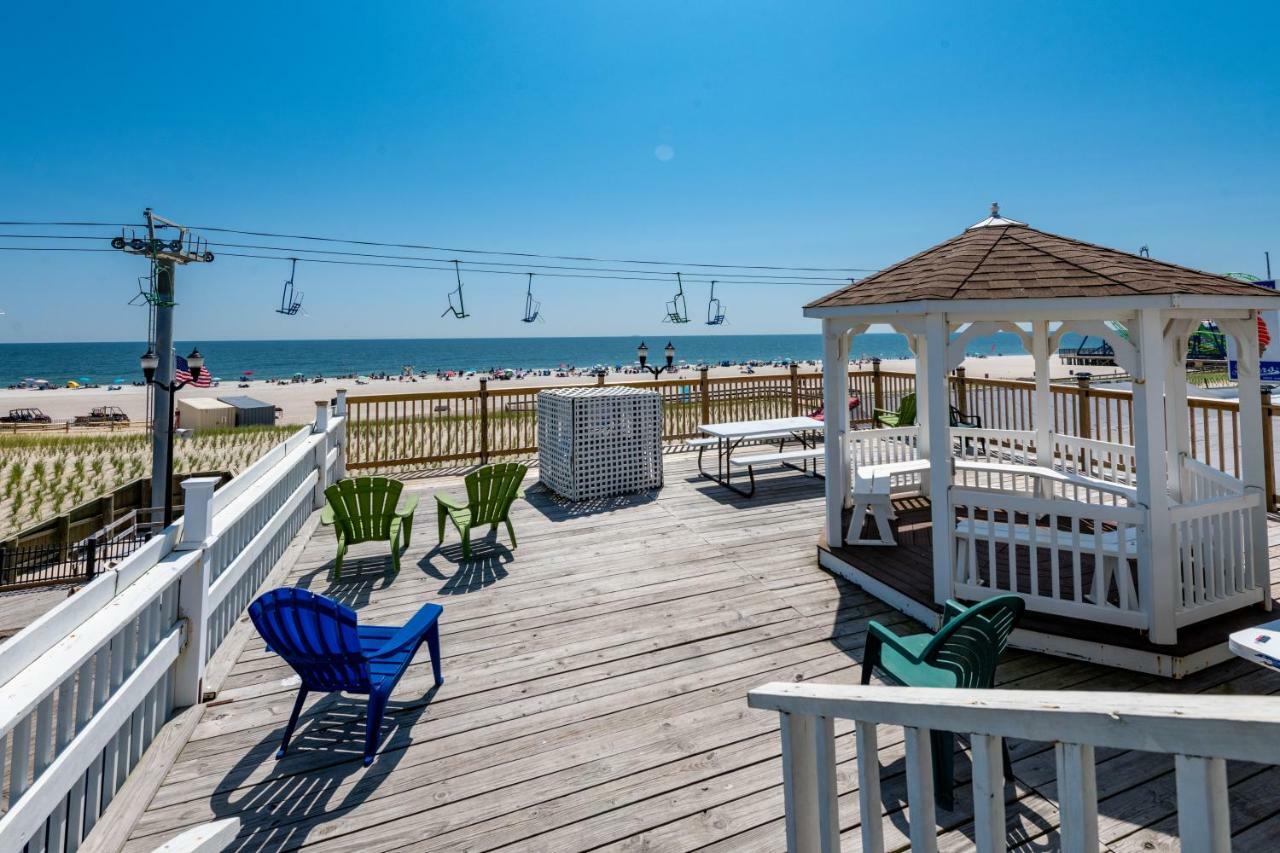 Boardwalk Hotel Charlee & Apartments Beach Hotel Oceanfront Сисайд Хайтс Экстерьер фото